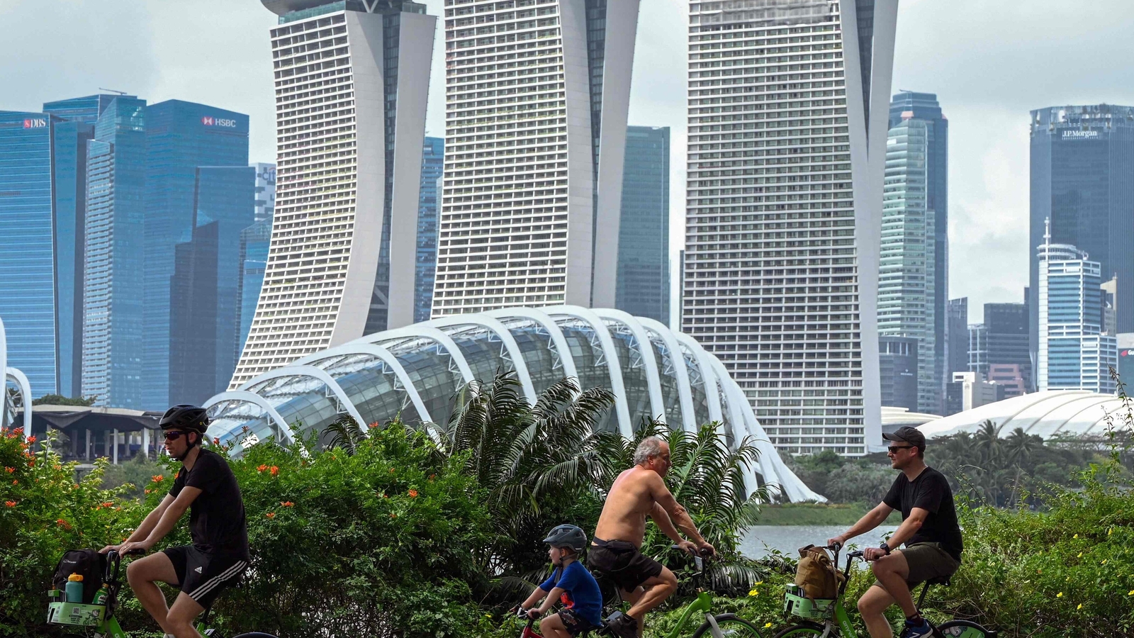 Singapore's $200-$400 Cost of Living Boost Set for September 2024: What You Need to Know